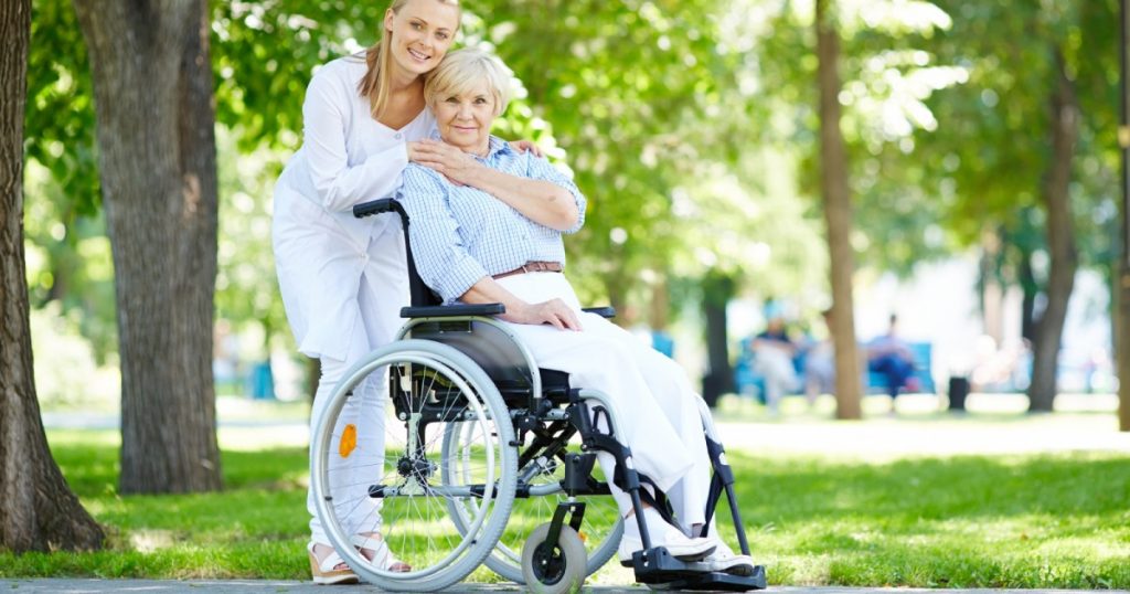 10 Yếu Tố Cần Xem Xét Khi Mua Xe Lăn Cho Người Già 10 Yếu Tố Cần Xem Xét Khi Mua Xe Lăn Cho Người Già